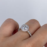 Halo stiliaus žiedas su apvaliu deimantu ∼ 2,05 ct