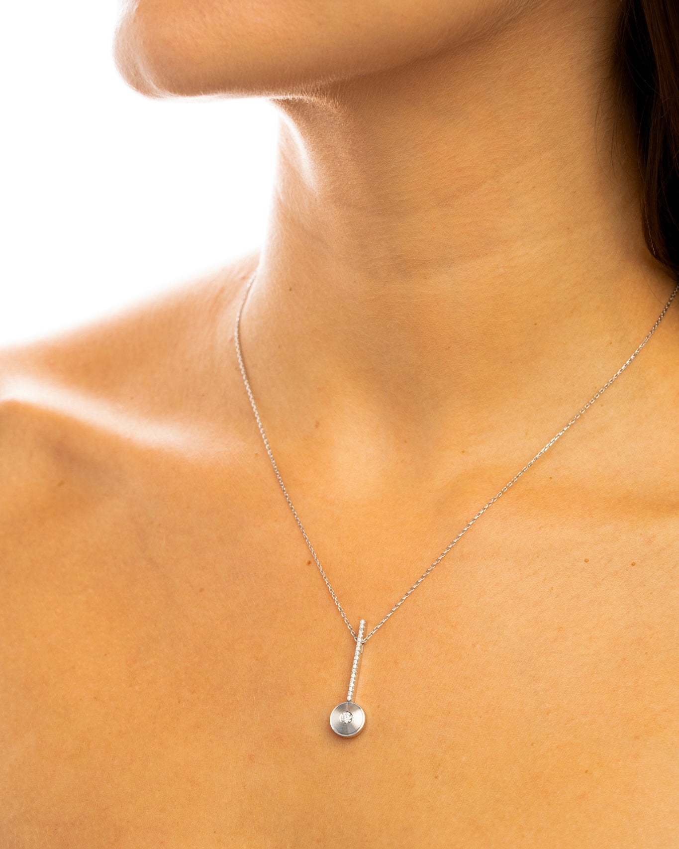 pakabukas su deimantu