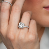 ziedas su kvadratiniu deimantu